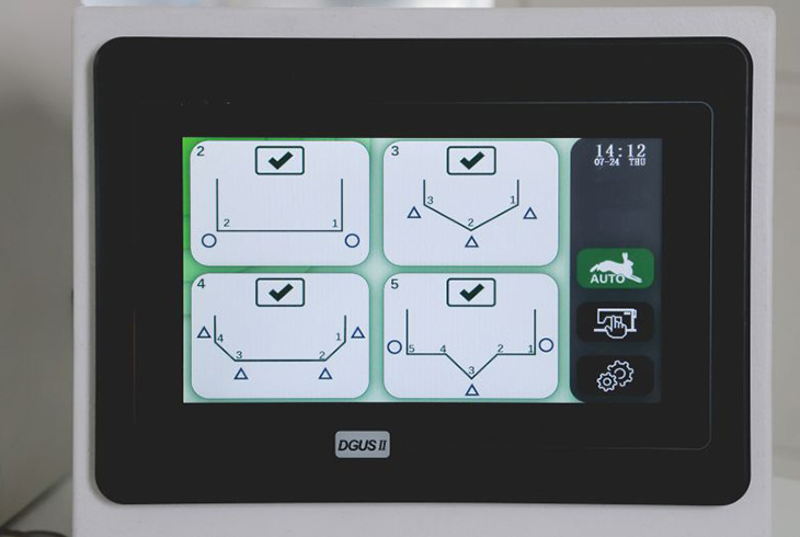 Unique Collar Point Positioning and Automatic Dense/Sparse Stitching, Quickly Switch Between Sharp and Round Corners via Touch Screen