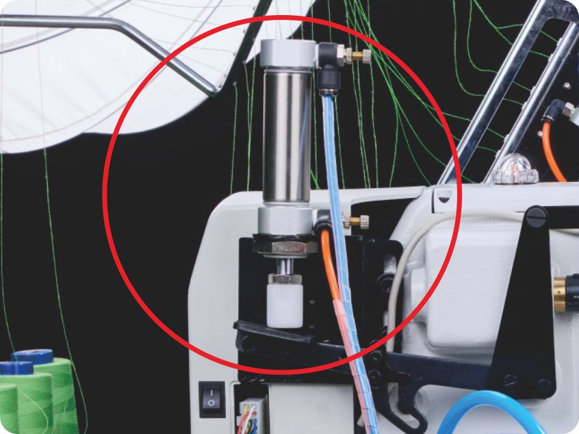 Lifting foot threads loosing mechanism
