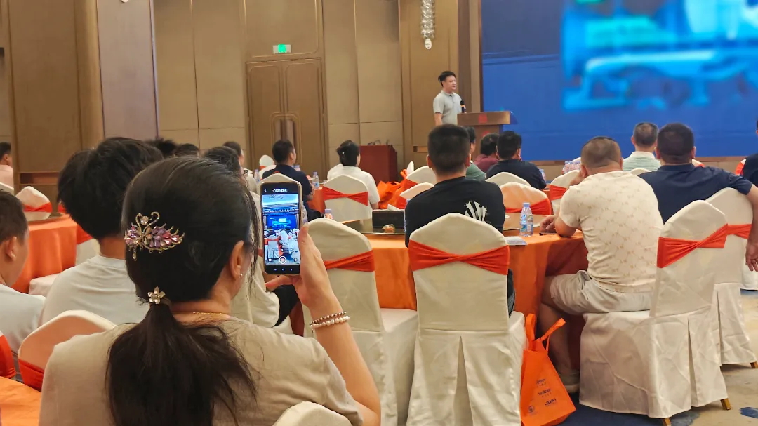 “線跡大師”燃動泉州，客戶力薦“換機首選”！