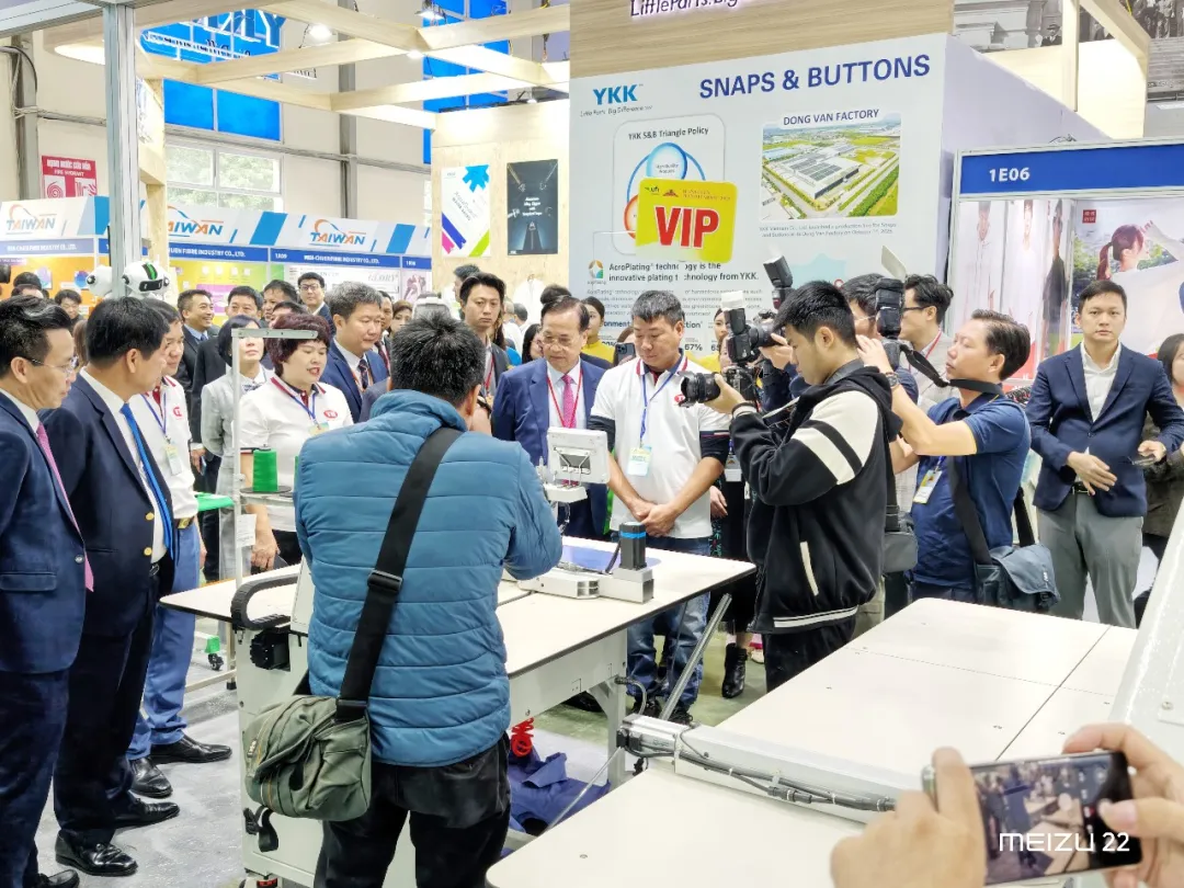 Vietnamese Users Eagerly Test Drive! ZOJE Booth Draws Crowds at HANOITEX2025.